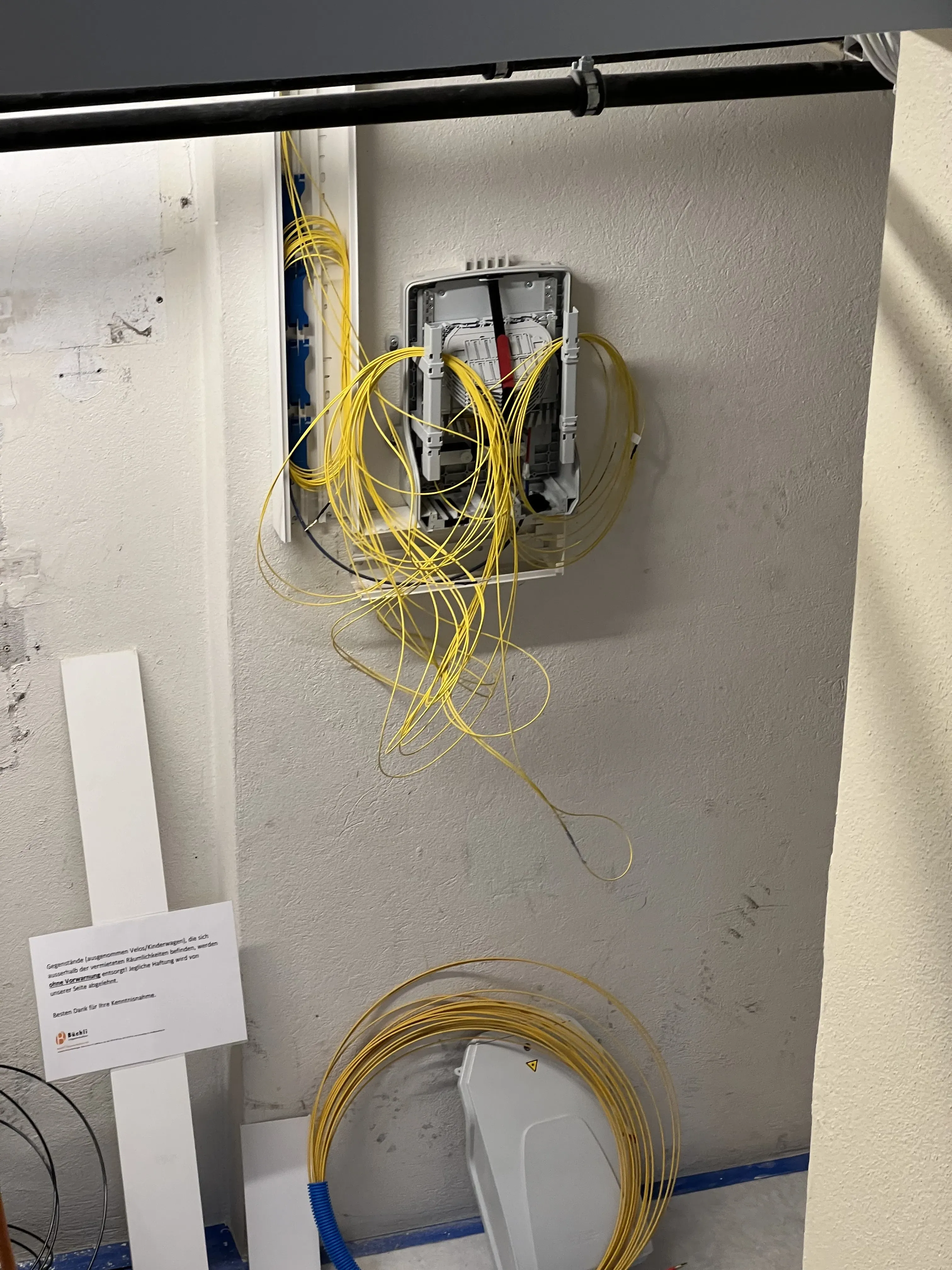 Glasfaser Kabelverteilung Gebäude – Distribution câbles fibre immeuble