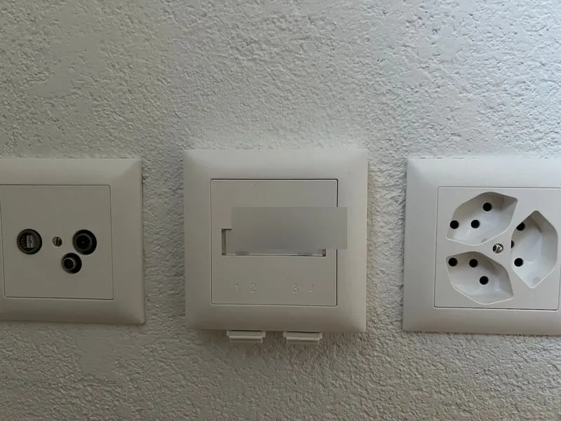 OTO-Dose Glasfaser Installation – Prise OTO fibre optique fiberlan